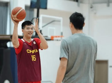 乐鱼体育App-焦泊乔半场出战8分钟，投篮5中3、罚球2中2得到8分2篮板